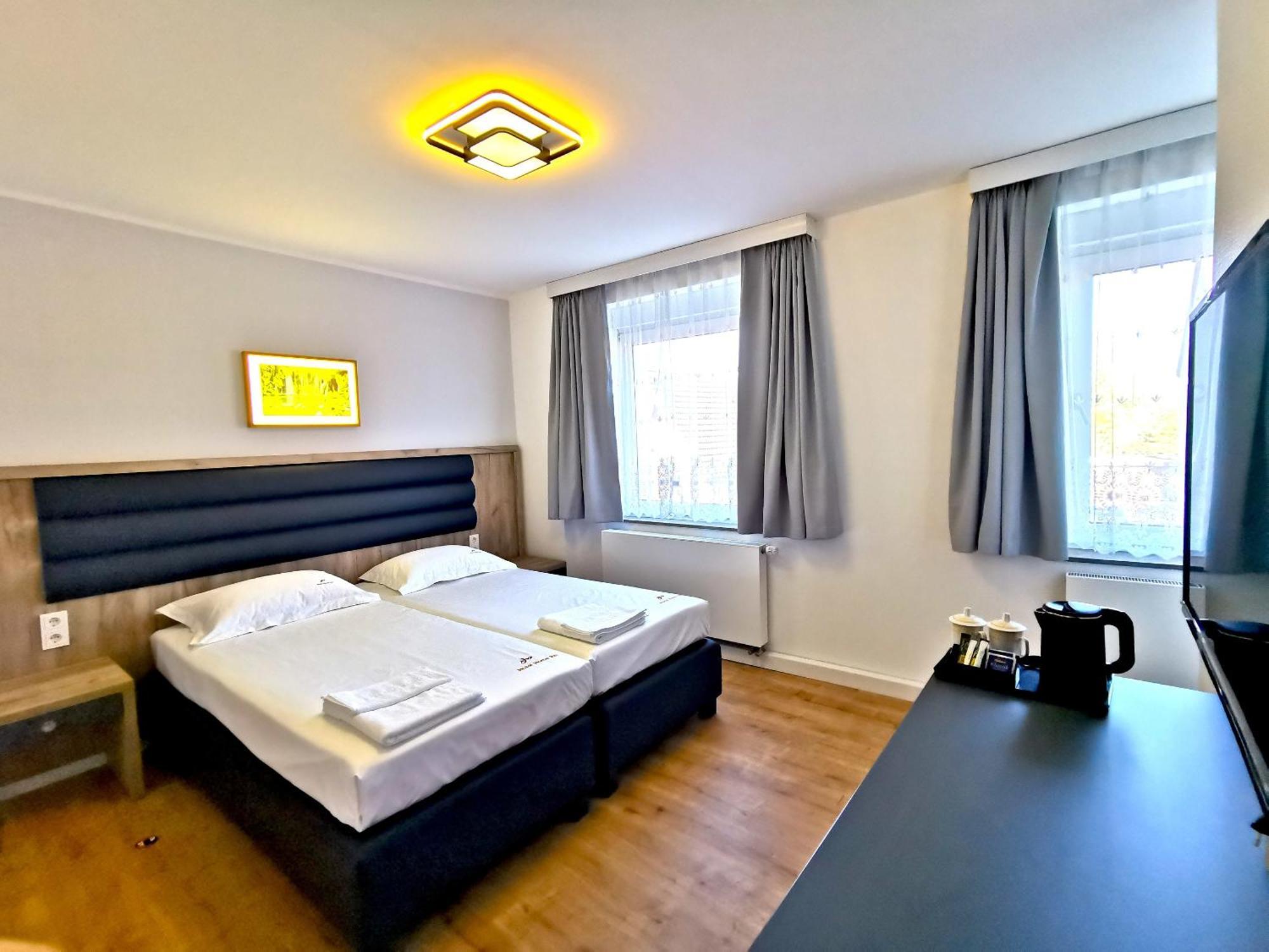 Home Inn Hotel Dormagen Bagian luar foto