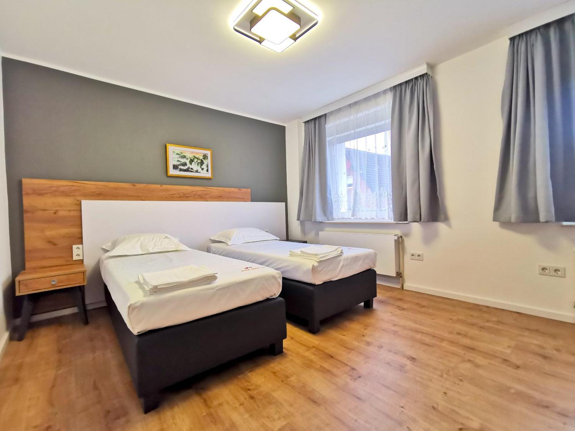 Home Inn Hotel Dormagen Bagian luar foto