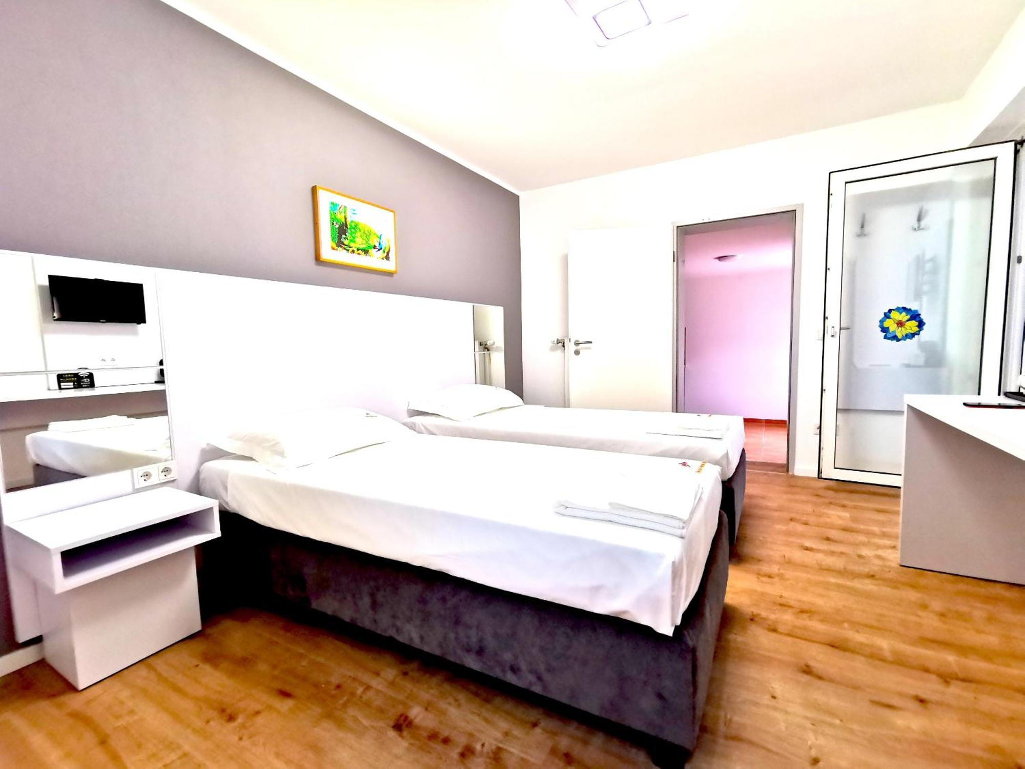 Home Inn Hotel Dormagen Bagian luar foto